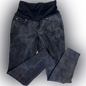 Gap black maternity jeans Stretch Size 32L Skinny Inseam measures 30” GUC